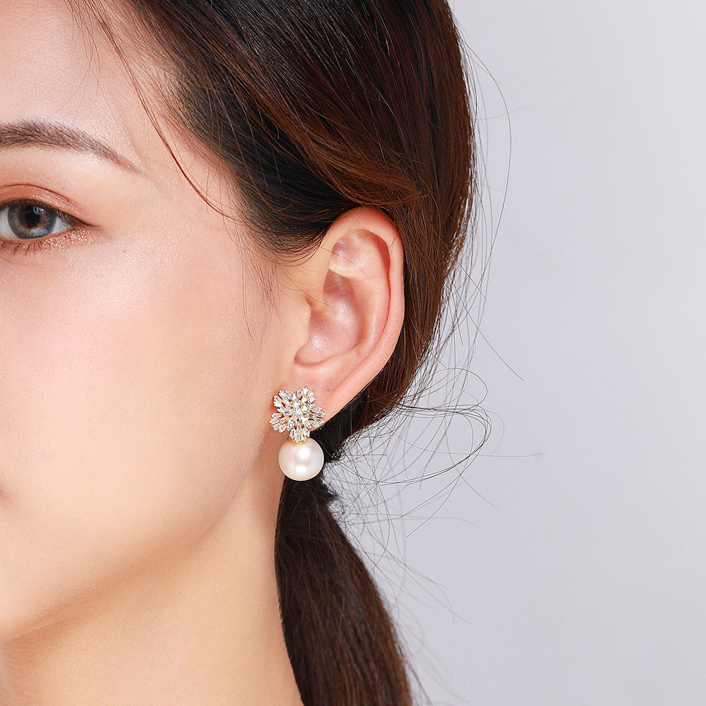 SNOWFLAKE QUEEN GOLDEN EDISON PEARL EARRINGS