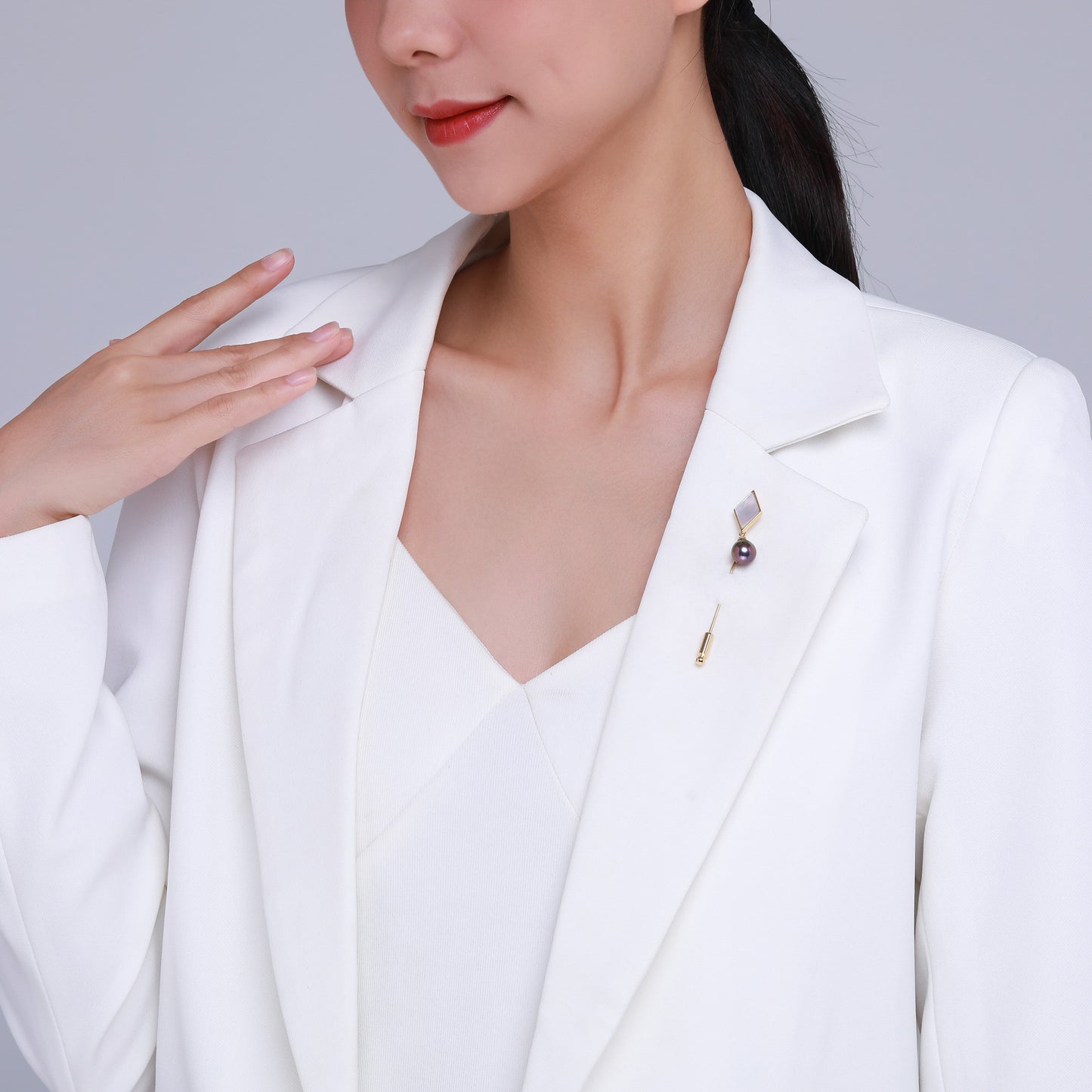 Live Magically Edison Pearl Brooch