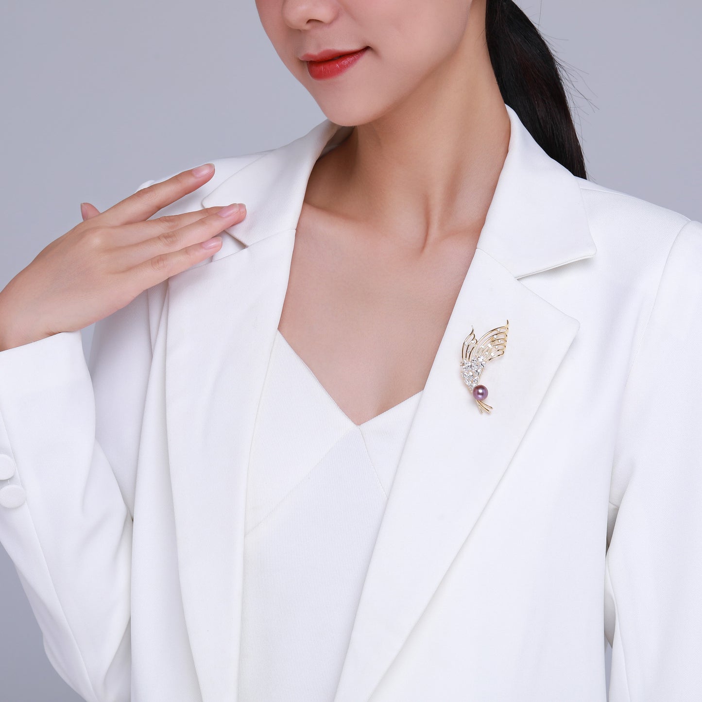 Feel the Wind Edison Pearl Brooch