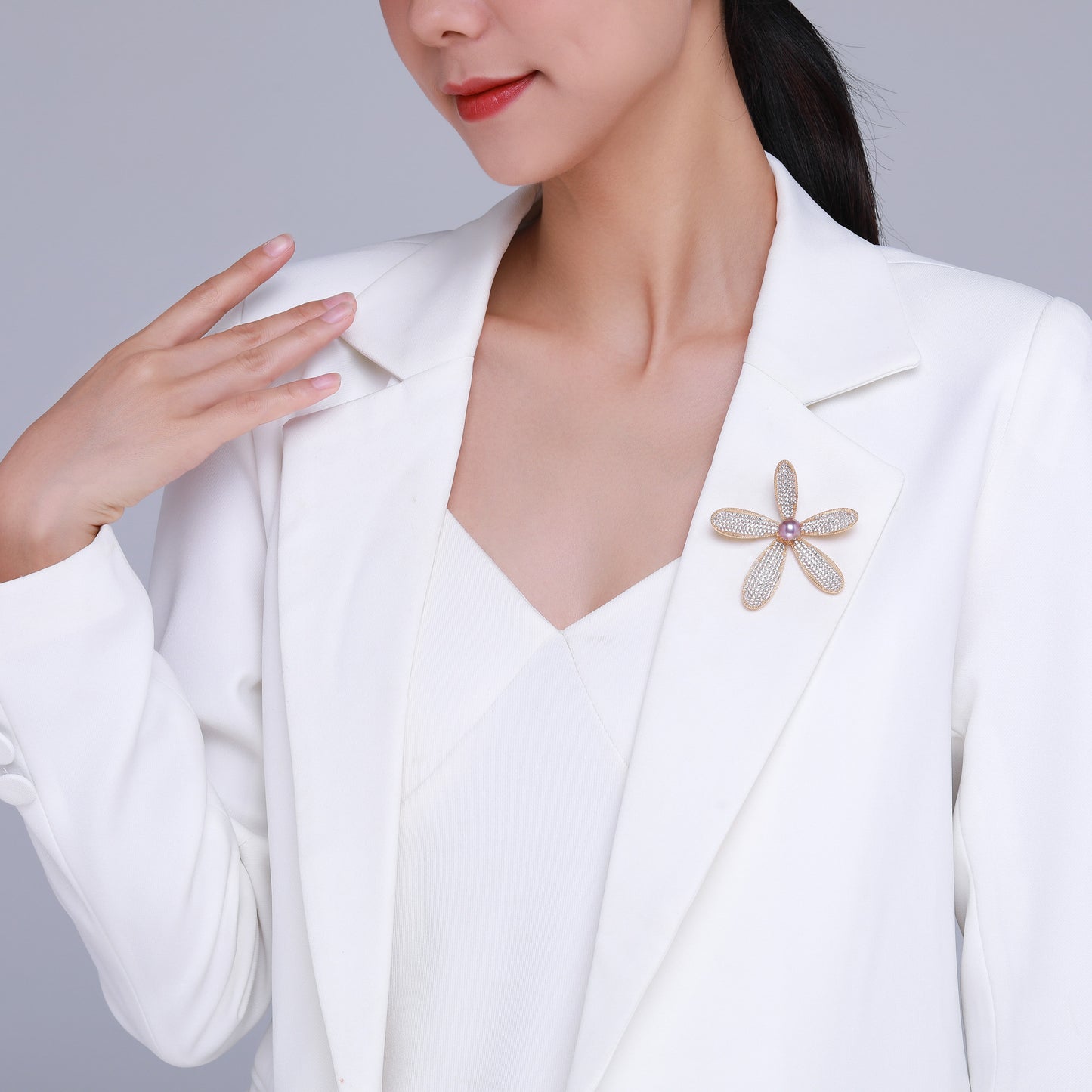 Sweet Magnolia Edison Pearl Brooch