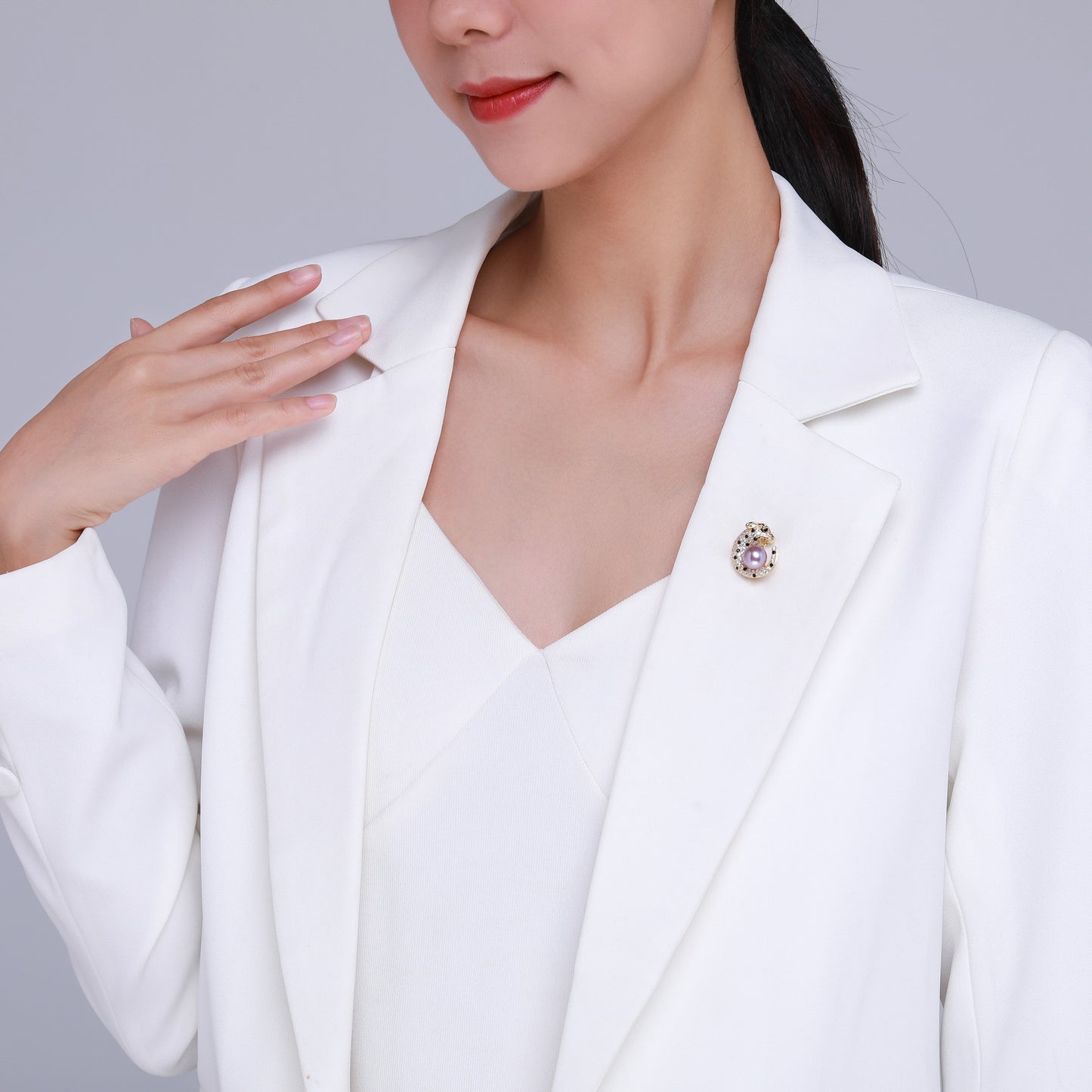 Leopard Edison Pearl Brooch