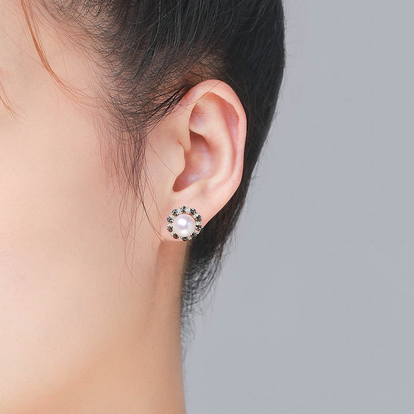 Black and Gold Daisy Pearl Earrings