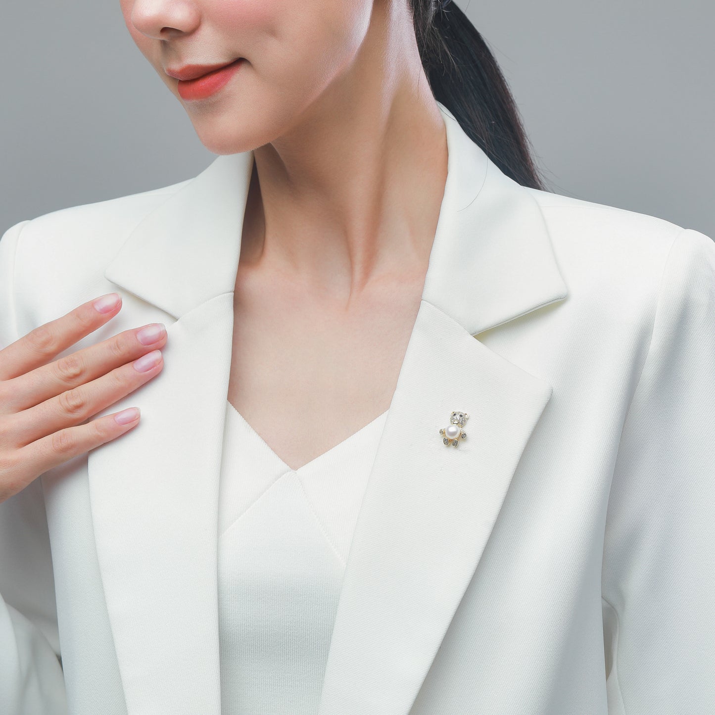 Teddy Bear Pearl Pin