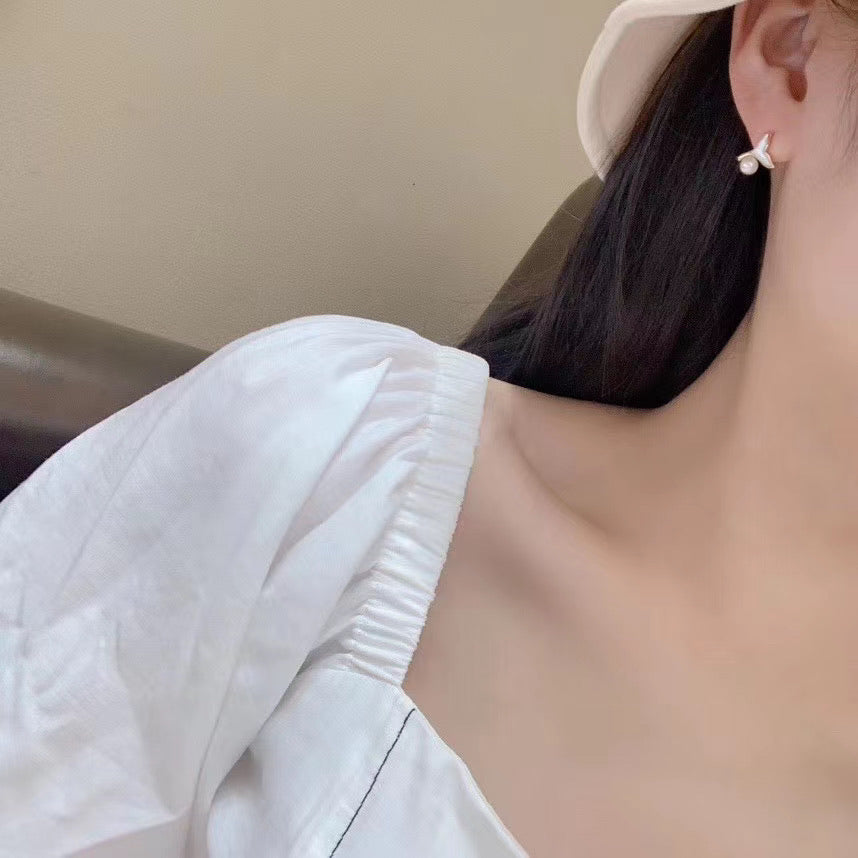 G14k The Mermaid Whale Tail Pearl Studs Earrings