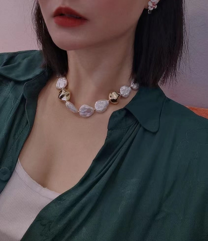 Elegant Golden White Freshwater Button Baroque Pearl Necklace