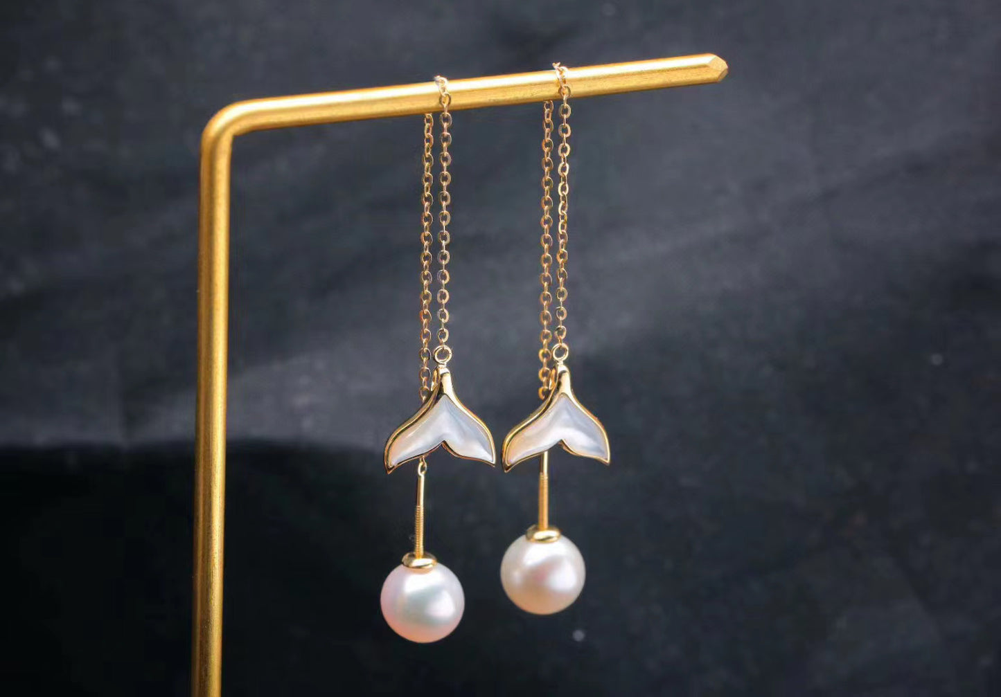 G18k The Mermaid Whale Tail Pearl Earrings