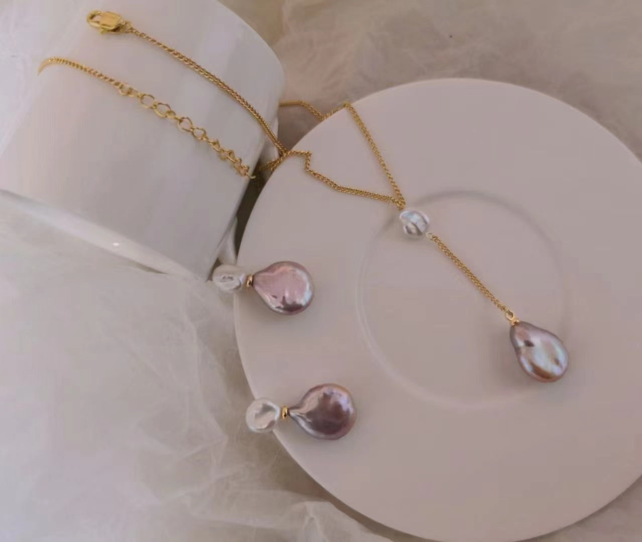 Stylish Stunning Double Petal Baroque Pearl Necklace