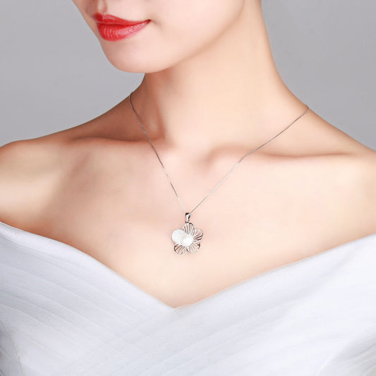 Glitter Flower Pearl Necklace - Timeless Pearl
