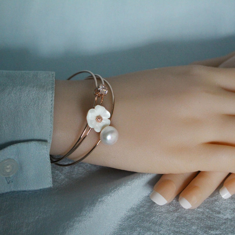 Pearl & Floral Shell Bracelet - Timeless Pearl