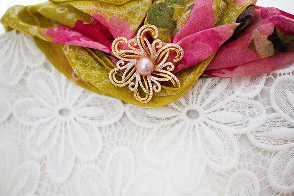 Pearl Brooches: a Modern Look