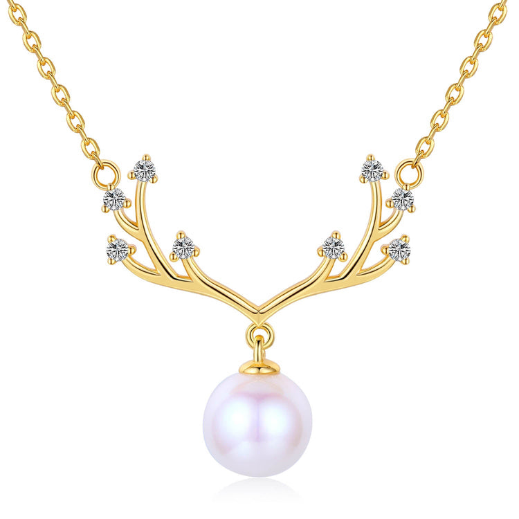 Glimmering Antlers Pearl Necklace