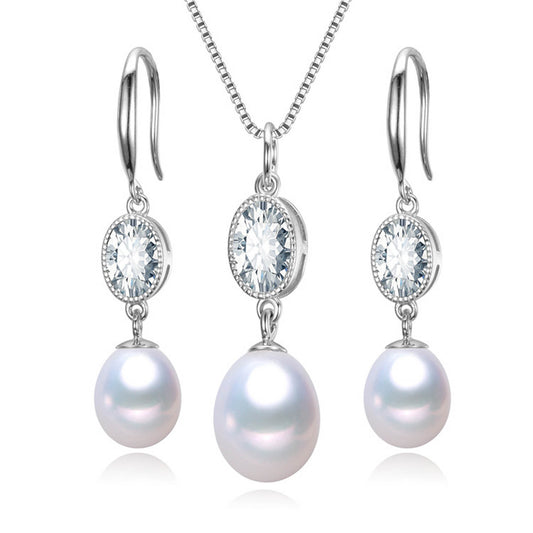 Glistening Pearl Earrings & Necklace Gift Set
