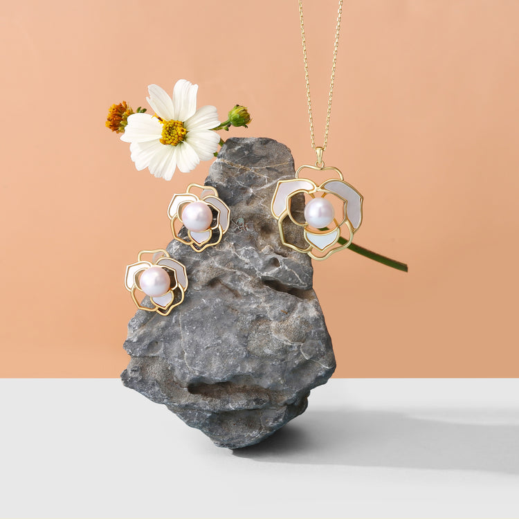 Blooming Flower Edion Pearl Earrings & Necklace Set
