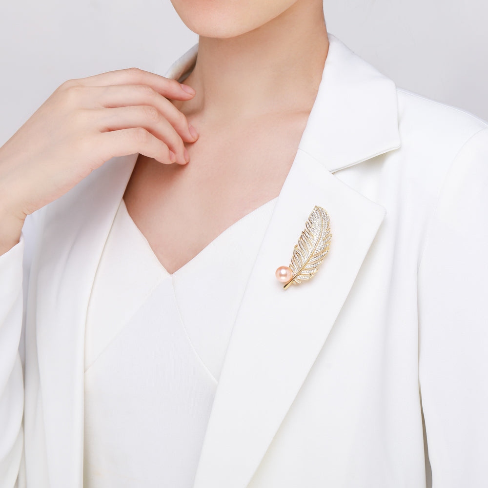 GOLDEN PLUME EDISON PEARL BROOCH - Timeless Pearl