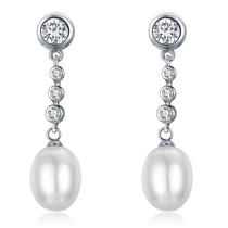 Elegant waterdrop-shaped pearl earrings
