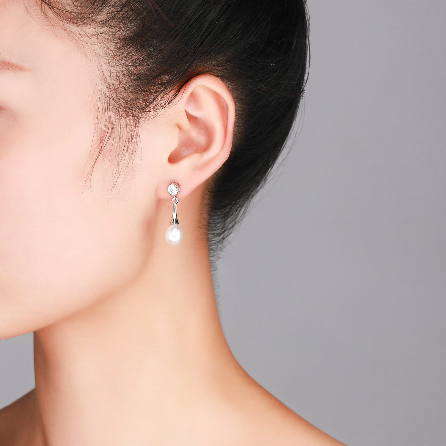 Elegant Water Drop Earrings - Timeless Pearl