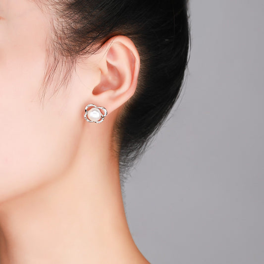 Meteor Earrings - Timeless Pearl
