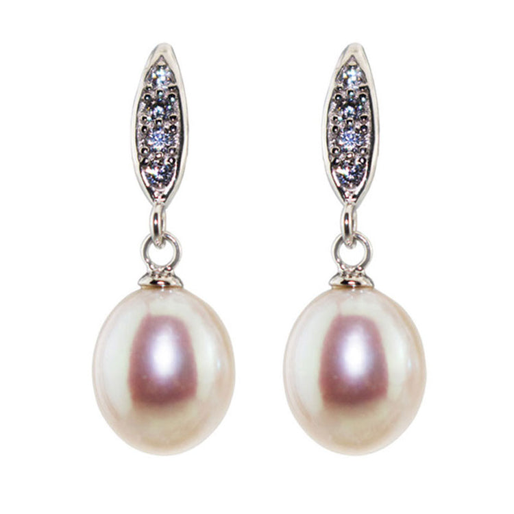 Elegant Drop Earrings – Timeless Pearl