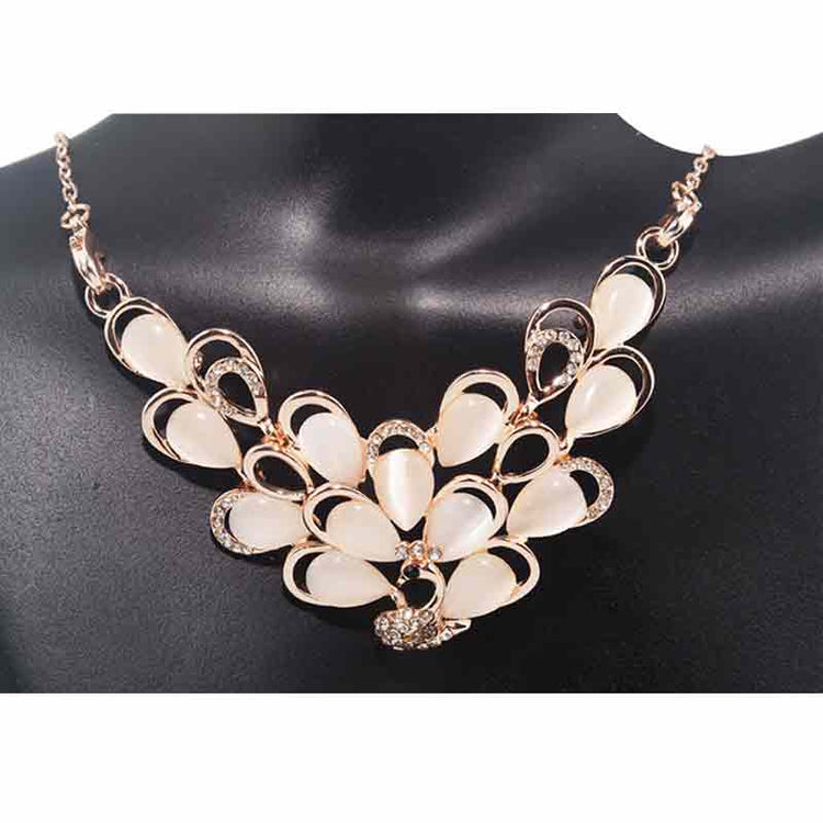 Peacock Pearl Necklace - Timeless Pearl